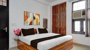 1 bedroom, desk, bed sheets