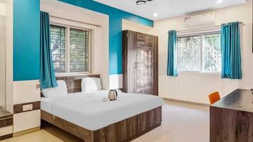 1 dormitorio, escritorio, ropa de cama