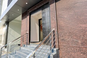 Exterior detail - Hotel O Kurnool City Railway Junction (Kurnool)