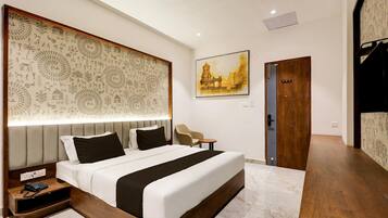 1 bedroom, desk, bed sheets