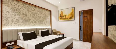 1 bedroom, desk, bed sheets