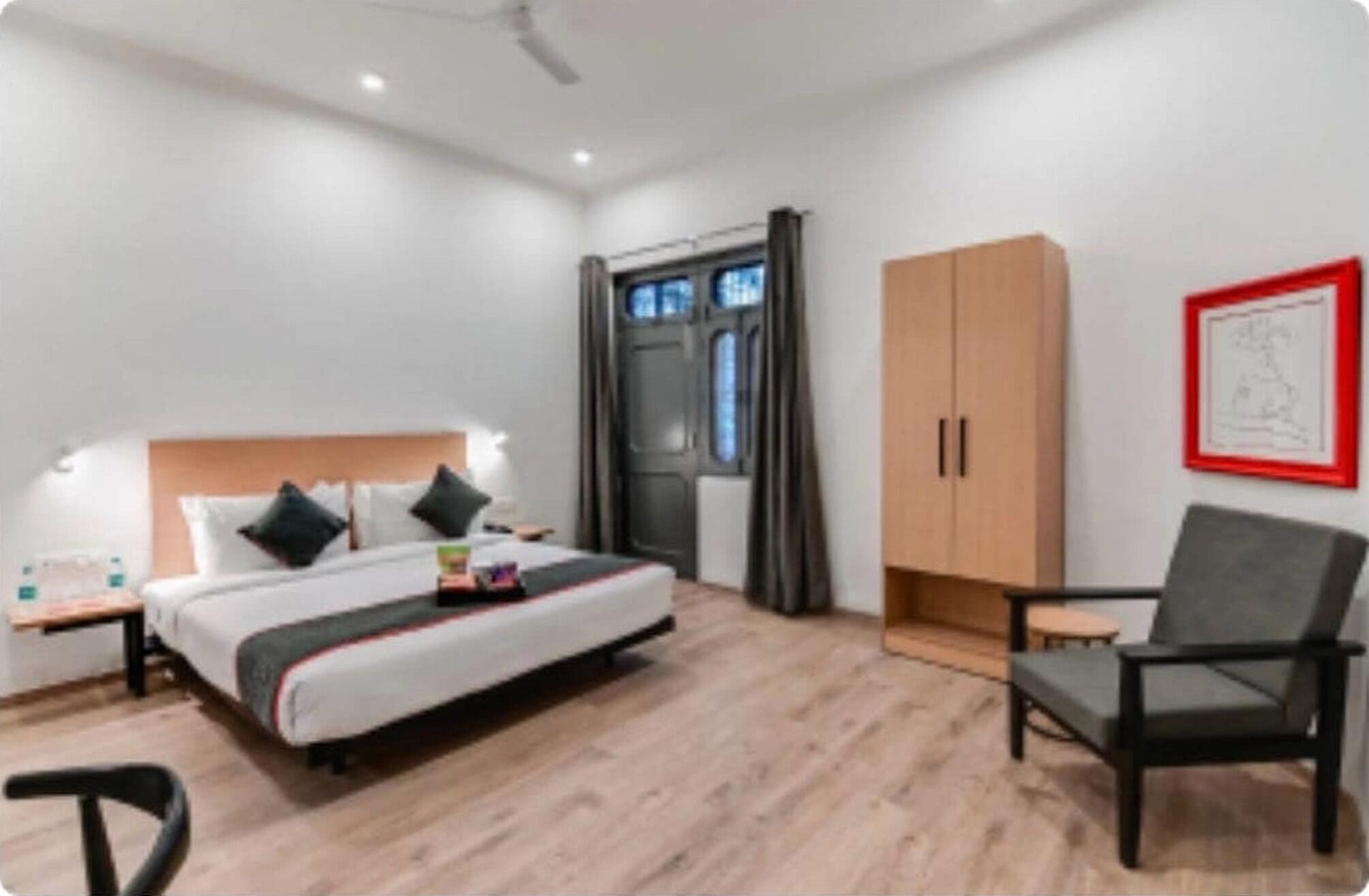 1 室のベッドルーム、デスク、ベッドシーツ