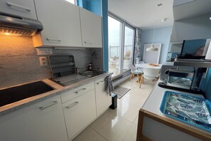 Fridge, microwave, stovetop, coffee/tea maker - Beautiful apartment for 4 people (NIEUWPOORT)