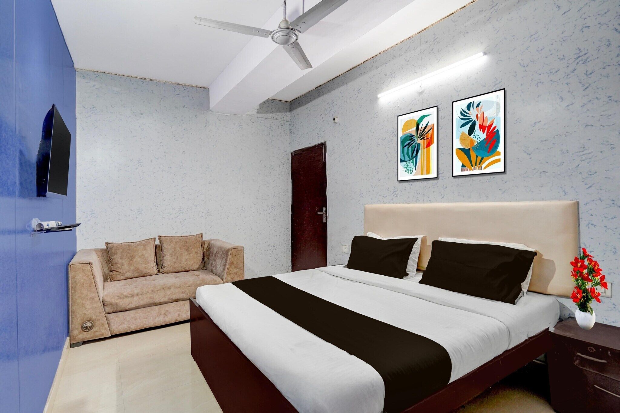 1 間睡房、書桌、床單