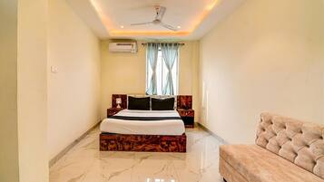 1 bedroom, desk, bed sheets