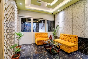 Unclassified image, 4 of 31, button - Collection O The Hastings Club (Kolkata)