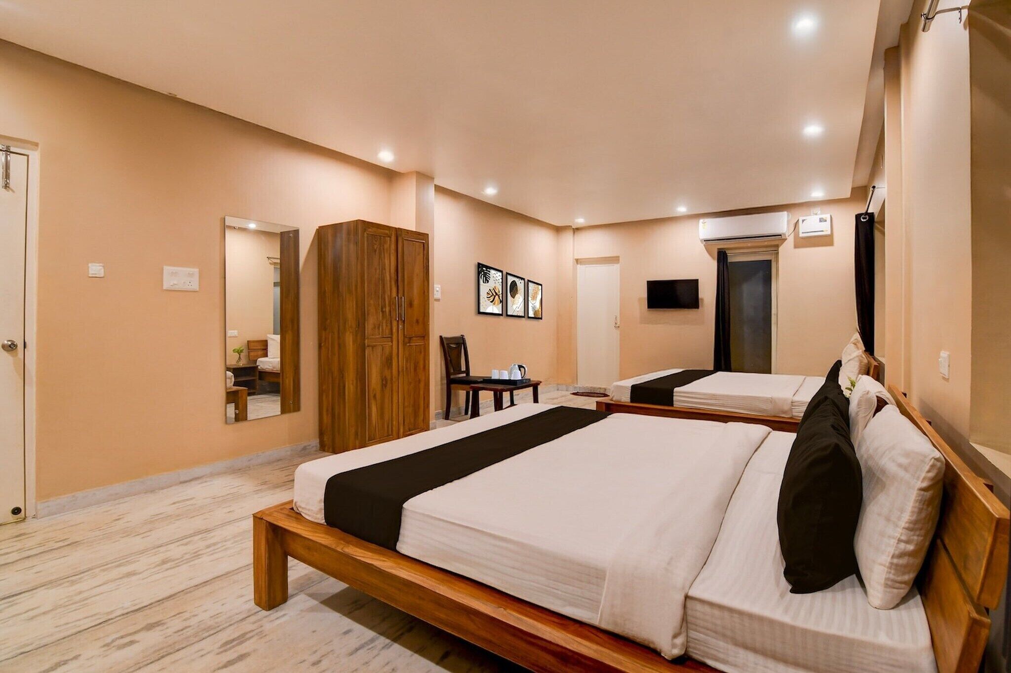 1 habitación, escritorio y ropa de cama 