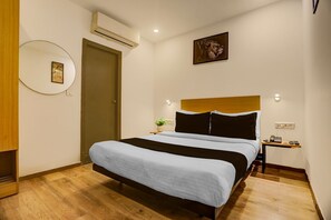 1 makuuhuone, työpöytä, vuodevaatteet