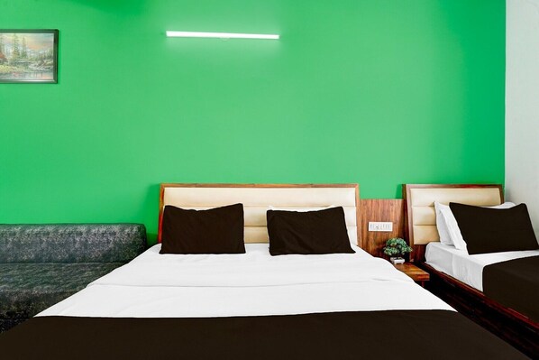 1 habitación, escritorio y ropa de cama 