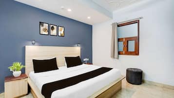 1 bedroom, desk, bed sheets