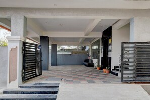 Property grounds - Hotel O Hi-Tech City Metro Station (Hyderabad)