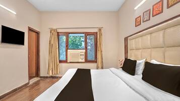 1 Schlafzimmer, Schreibtisch, Bettwäsche