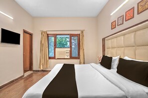 1 habitación, escritorio y ropa de cama 