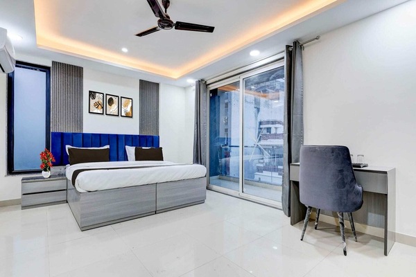 Entrance / Reception