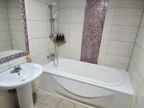 Kahden hengen comfort-huone | Kylpyhuone