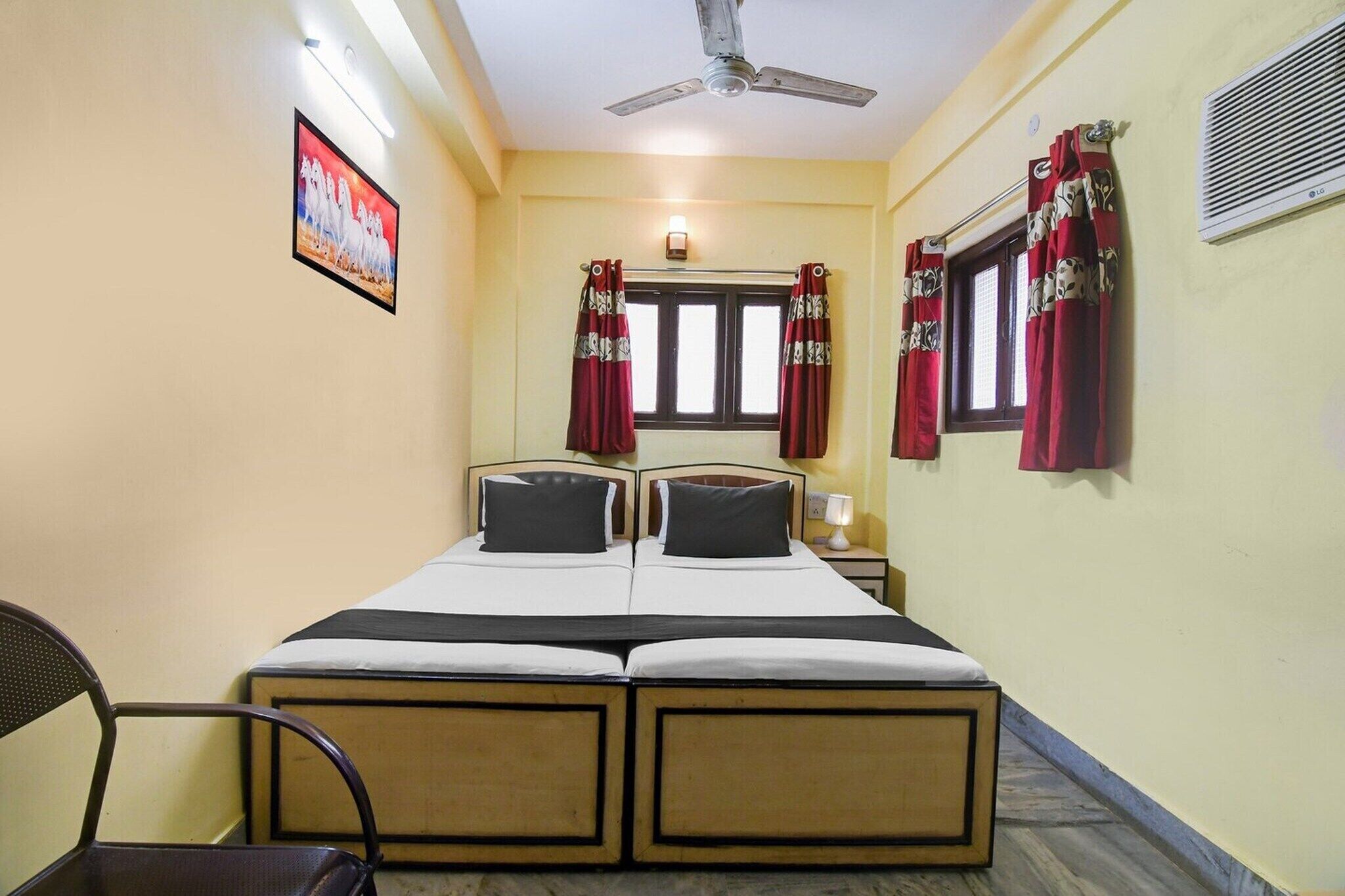 1 slaapkamer, een bureau, beddengoed