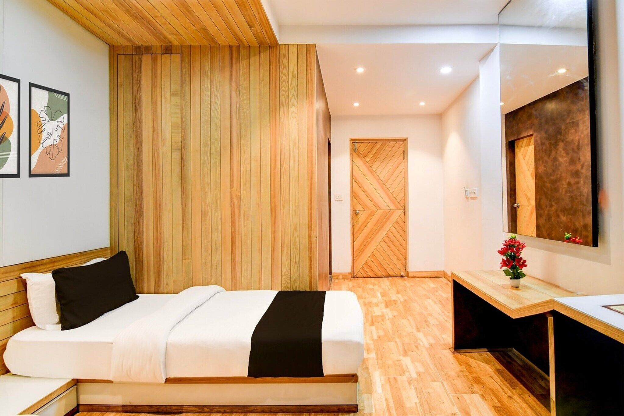 1 bedroom, desk, bed sheets