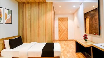 1 Schlafzimmer, Schreibtisch, Bettwäsche