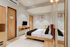 Unclassified image, 5 of 32, button - Townhouse OAK Saspade Road Satara (Satara)