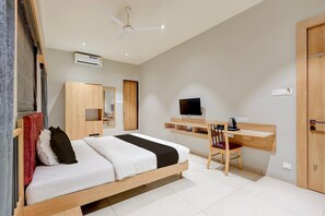 Unclassified image, 2 of 32, button - Townhouse OAK Saspade Road Satara (Satara)