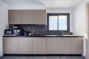 Fridge, microwave, oven, stovetop - Piliou Premium Studio - Large Terrace and Communal Pool (limassol)