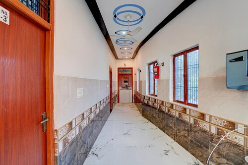 Hotel O Raj Ghat Ayodhya