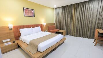 1 bedroom, desk, bed sheets