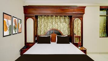 1 quarto, escrivaninha, roupa de cama