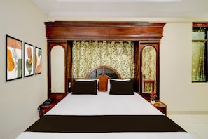 1 Schlafzimmer, Schreibtisch, Bettwäsche