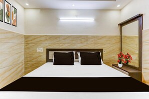 1 habitación, escritorio y ropa de cama 
