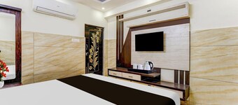 Super Hotel O Eluru Railway Station