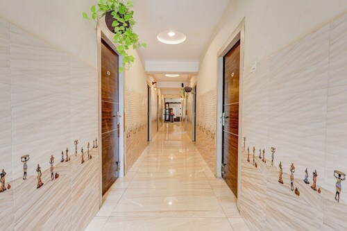 Super Hotel O Eluru Railway Station