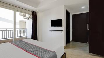 1 bedroom, desk, bed sheets