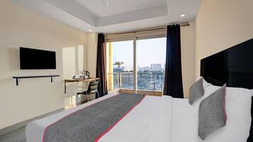 1 bedroom, desk, bed sheets