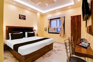 1 chambre, bureau, draps fournis