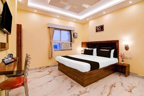 1 chambre, bureau, draps fournis