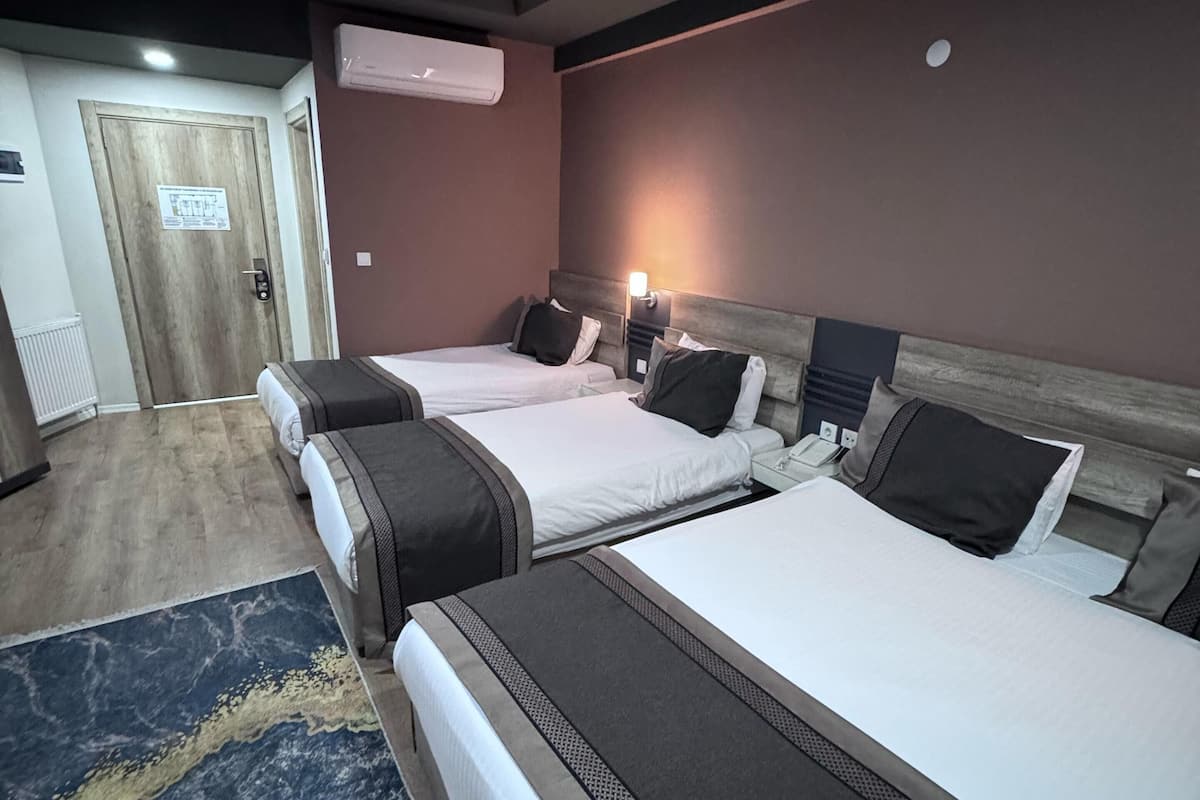 Deluxe Quadruple Room