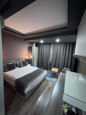 舒適雙人房單人入住, 城市景觀 | 書桌、筆電工作空間、遮光布/窗簾、免費無線上網