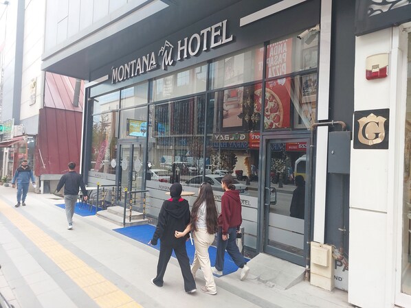 Imej tidak diklasifikasikan, 1 daripada 12, butang