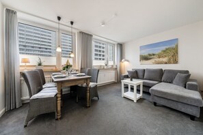 Dining - Meeresbrise - Central apartment on the 4th floor with 3 rooms on approx. 50 m², for (Sylt)
