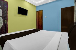 Een bureau, beddengoed