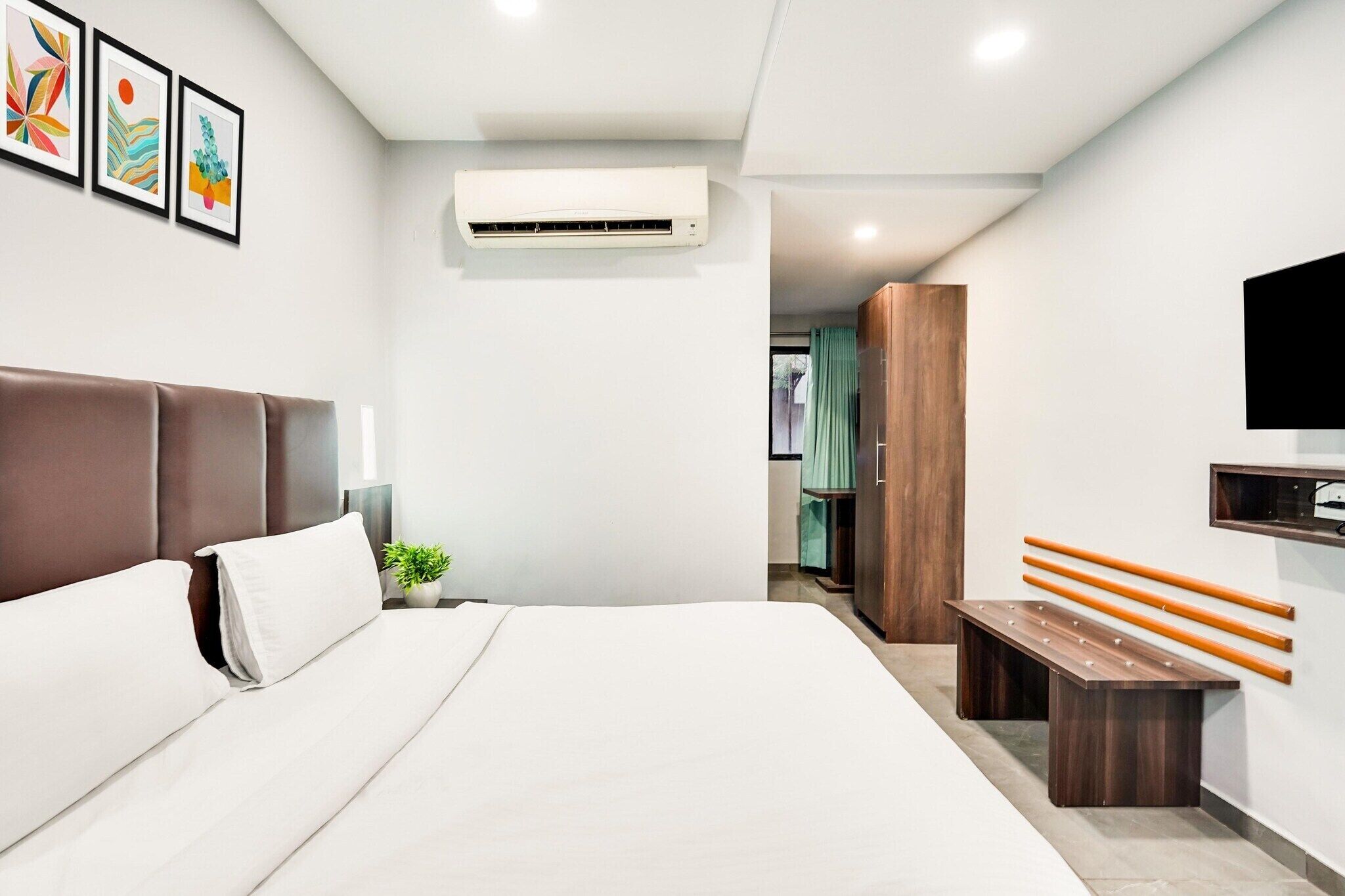 1 bedroom, desk, free WiFi, bed sheets