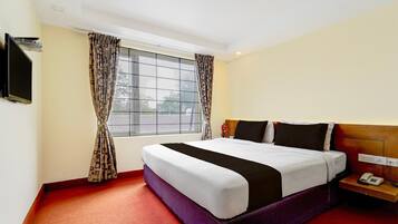 1 bedroom, desk, bed sheets