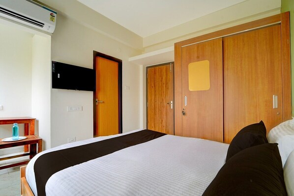 Escritorio y ropa de cama 