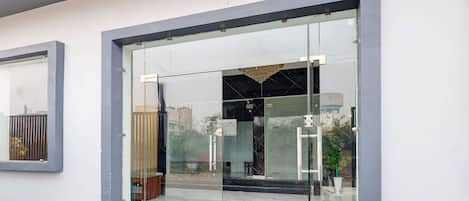 تفاصيل الفندق من الخارج