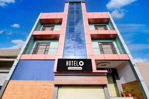 Luokittelematon kuva, 3 kautta 27, painike