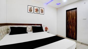 1 bedroom, desk, free WiFi, bed sheets