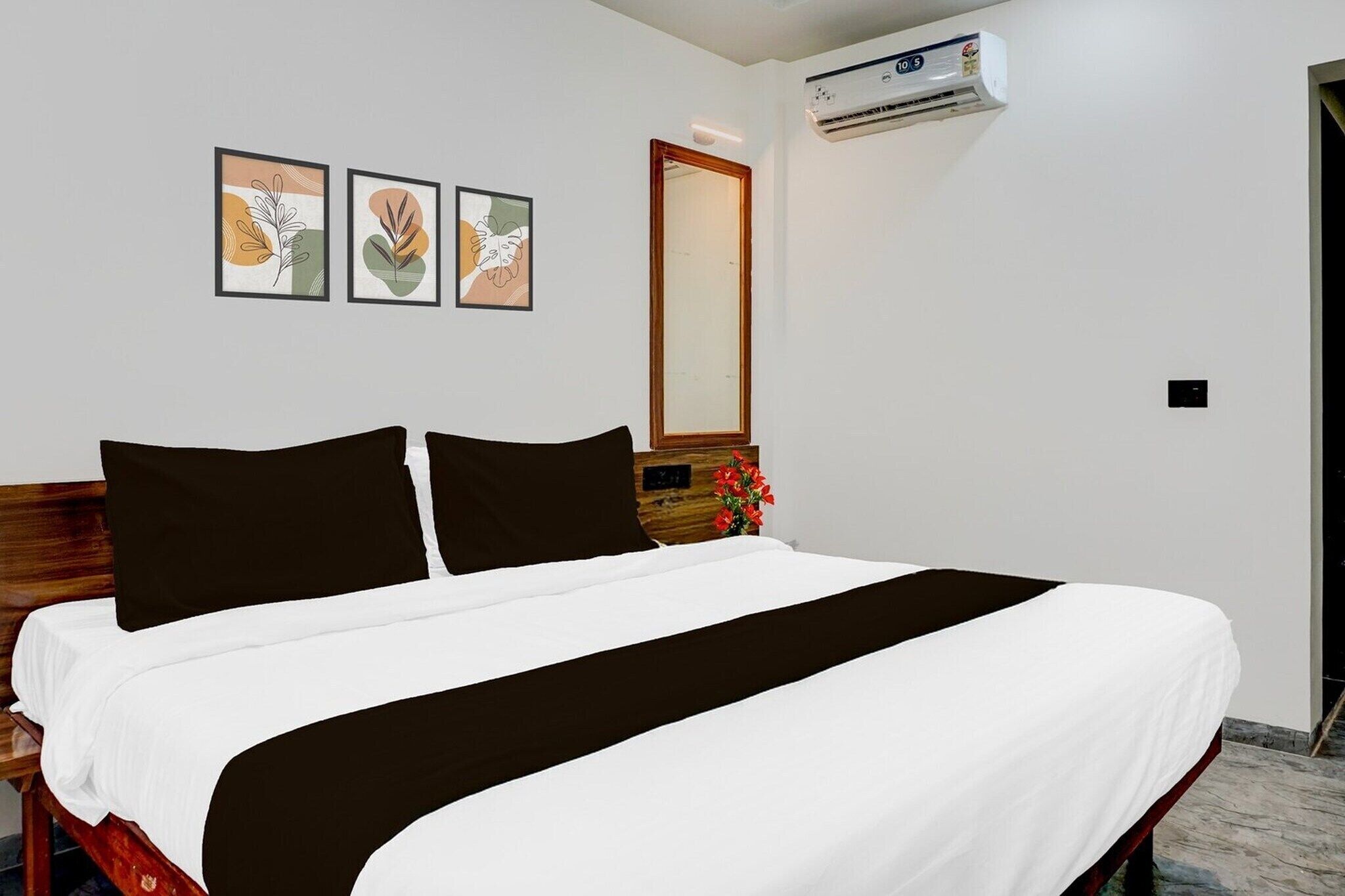 1 camera, una scrivania, lenzuola