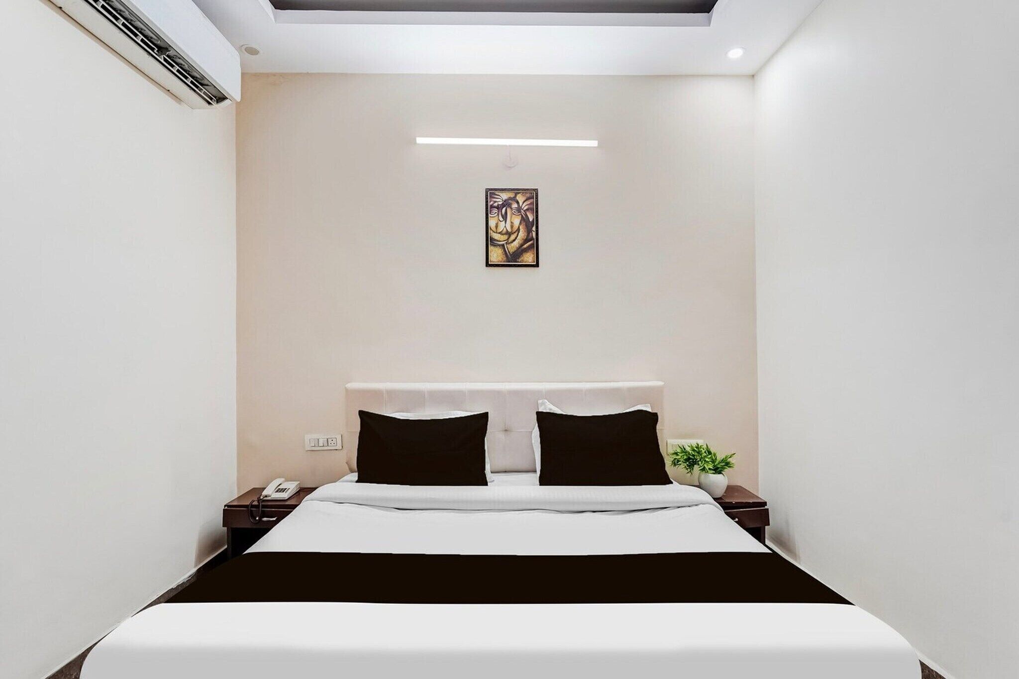 1 bedroom, desk, bed sheets