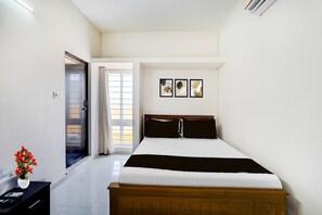 Unclassified image, 4 of 27, button - Collection O Sholinganallur Chennai (Chennai)